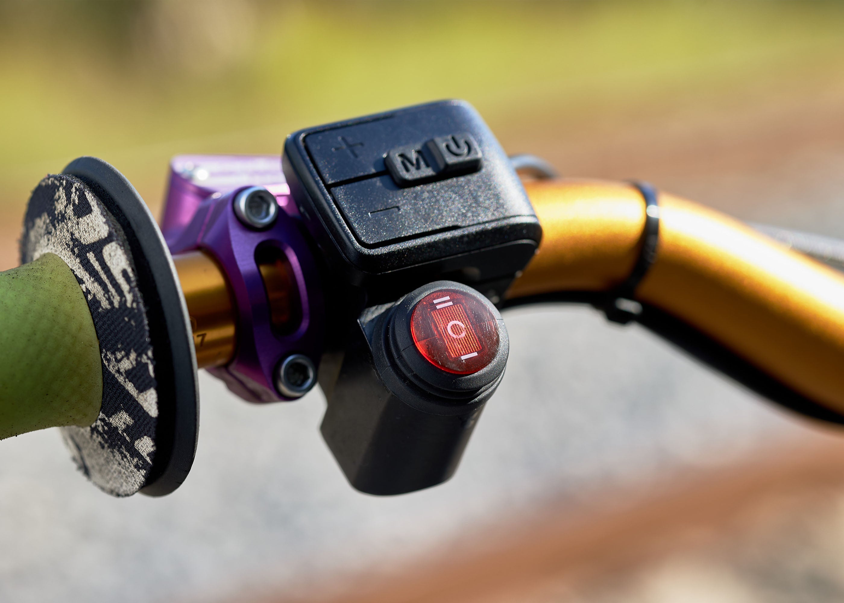 GritShift Duster Headlight & Taillight Kill Switch – Electrek Moto